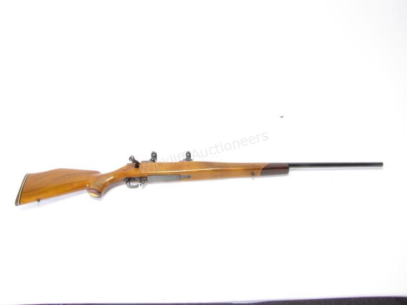 Appraisal: Weatherby Classic Vanguard Bolt Action Rifle-Blued round barrel Chambered in