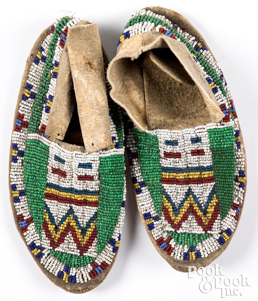 Appraisal: Pair Native American Indian beaded childs moccasin Pair of Native