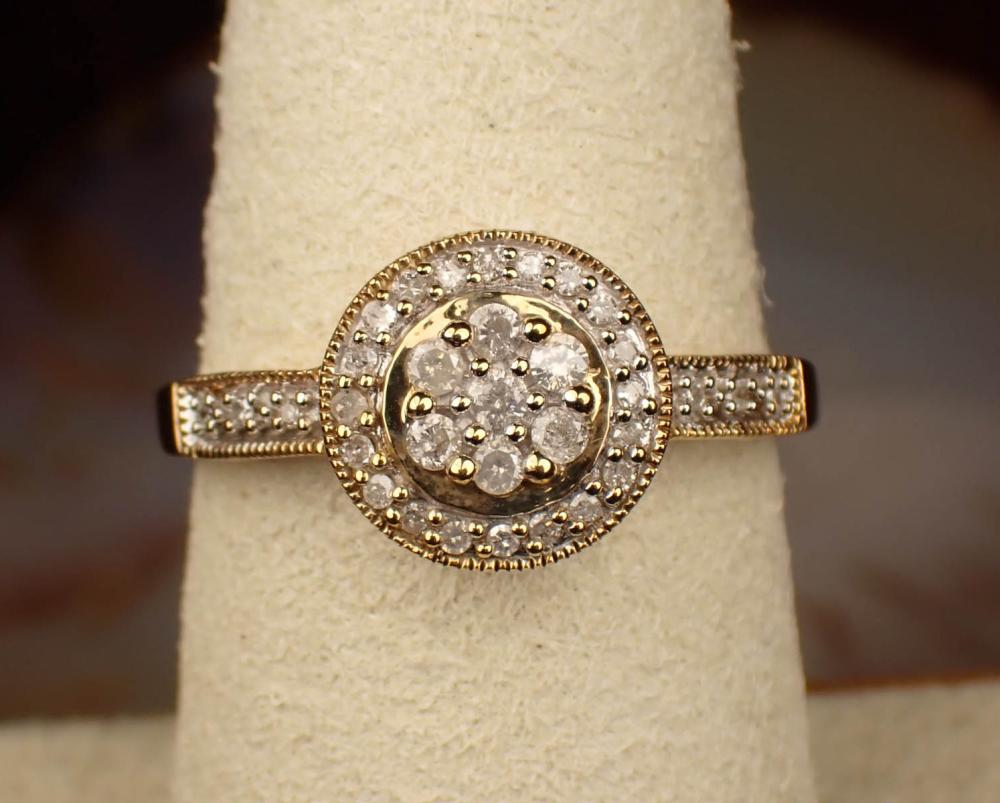 Appraisal: DIAMOND AND YELLOW GOLD CLUSTER RING The k gold ring