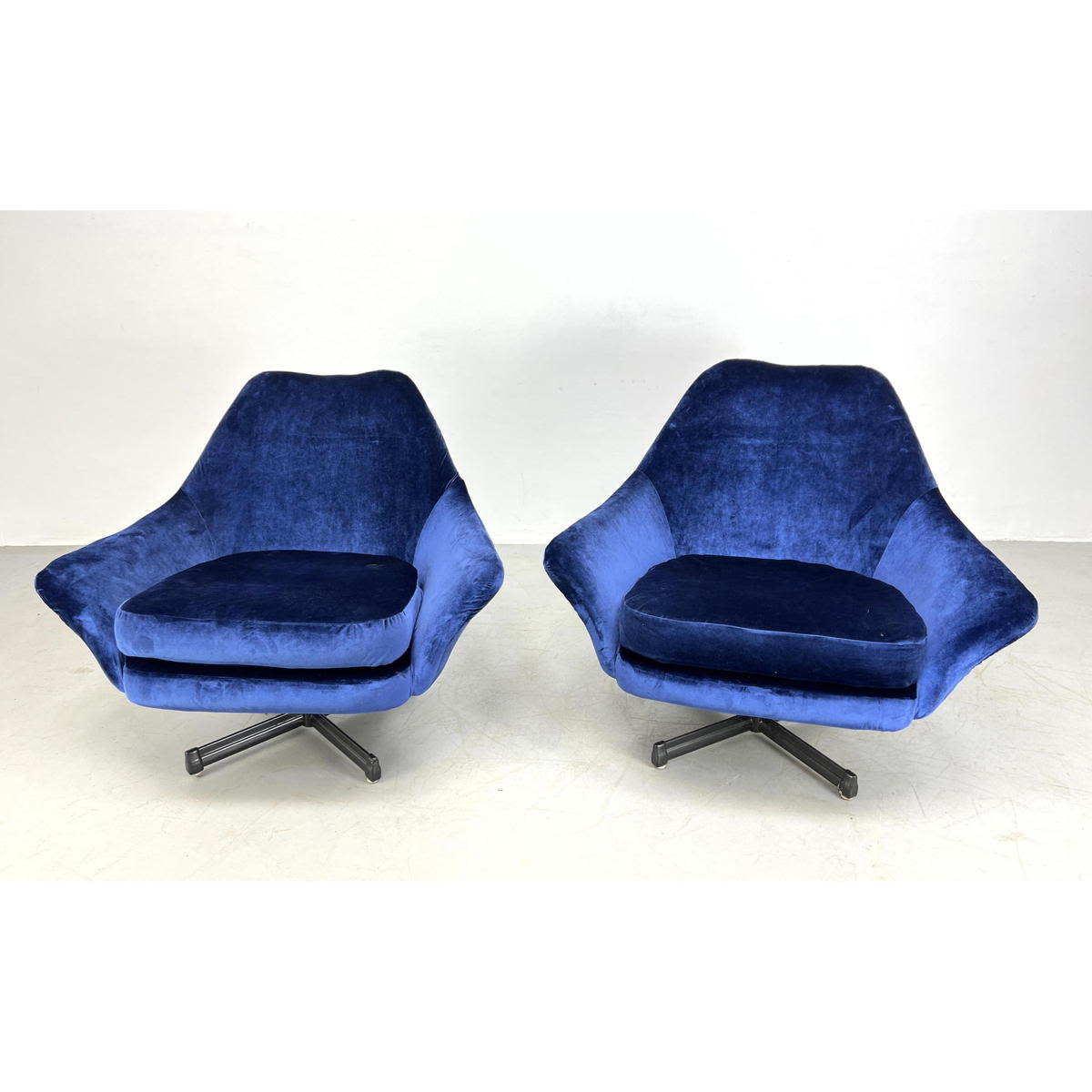 Appraisal: Pr BAUMRITTER Swivel Lounge Chairs Blue Upholstery Pedestal swivel bases