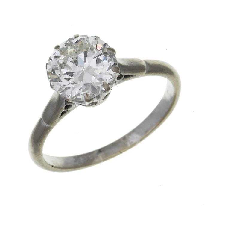 Appraisal: A DIAMOND SOLITAIRE RING with a round brilliant cut diamond