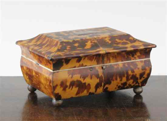 Appraisal: An early th century tortoiseshell and ivory etui the internal