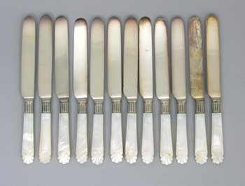 Appraisal: A Set of Twelve Mother-of-Pearl Handle Fruit Knives Containing twelve