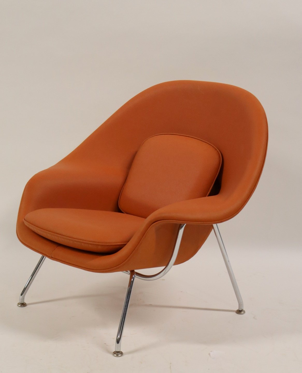 Appraisal: EERO SAARINEN FOR KNOLL CHILD'S WOMB CHAIR Wonderful soft leather