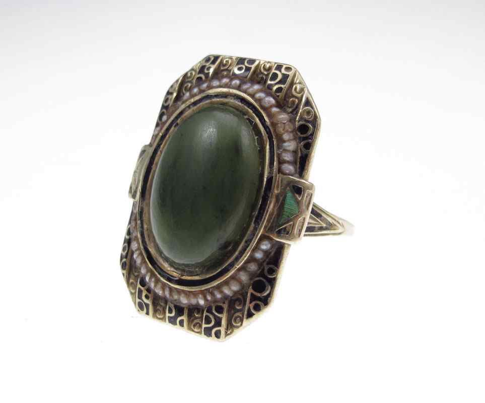 Appraisal: K NEPHRITE JADE RING K yellow gold ring contains one