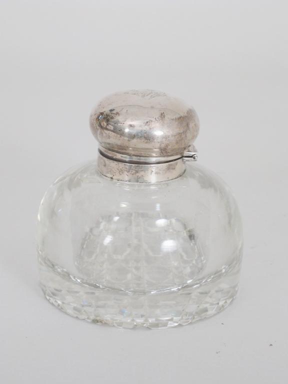 Appraisal: A George V silver lidded heavy cut glass Inkwell engraved