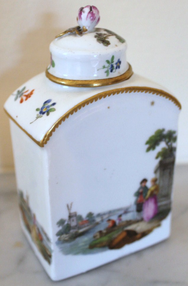 Appraisal: A thC Continental porcelain tea caddy with domed cover and