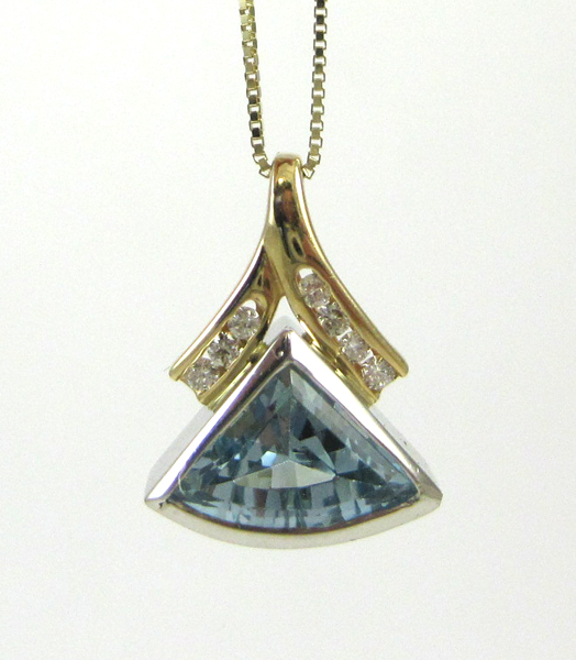 Appraisal: AQUAMARINE AND DIAMOND PENDANT NECKLACE suspended on an inch k