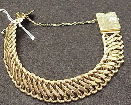 Appraisal: JEWELRY K yellow gold figure link bracelet inches long mm