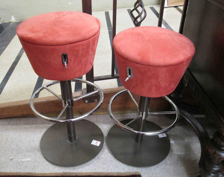 Appraisal: A SET OF THREE RETRO BAR STOOLS Elite Manufacturing Corp