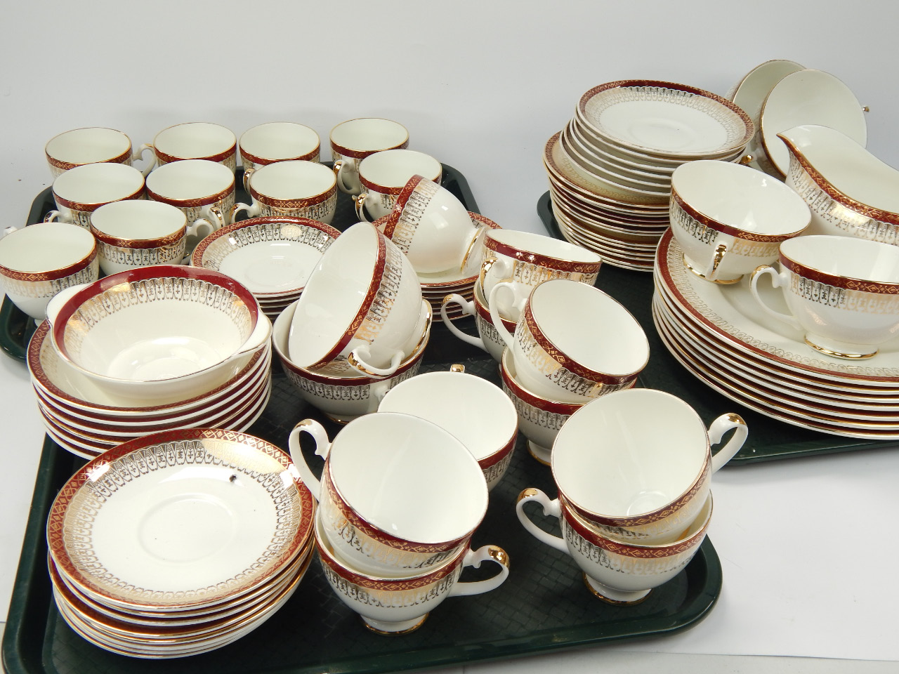 Appraisal: A Royal Grafton Majestic pattern dinner tea and coffee service