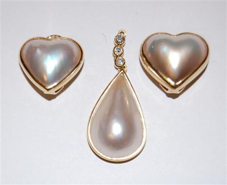 Appraisal: A pair of ct gold mabe pearl earrings and a