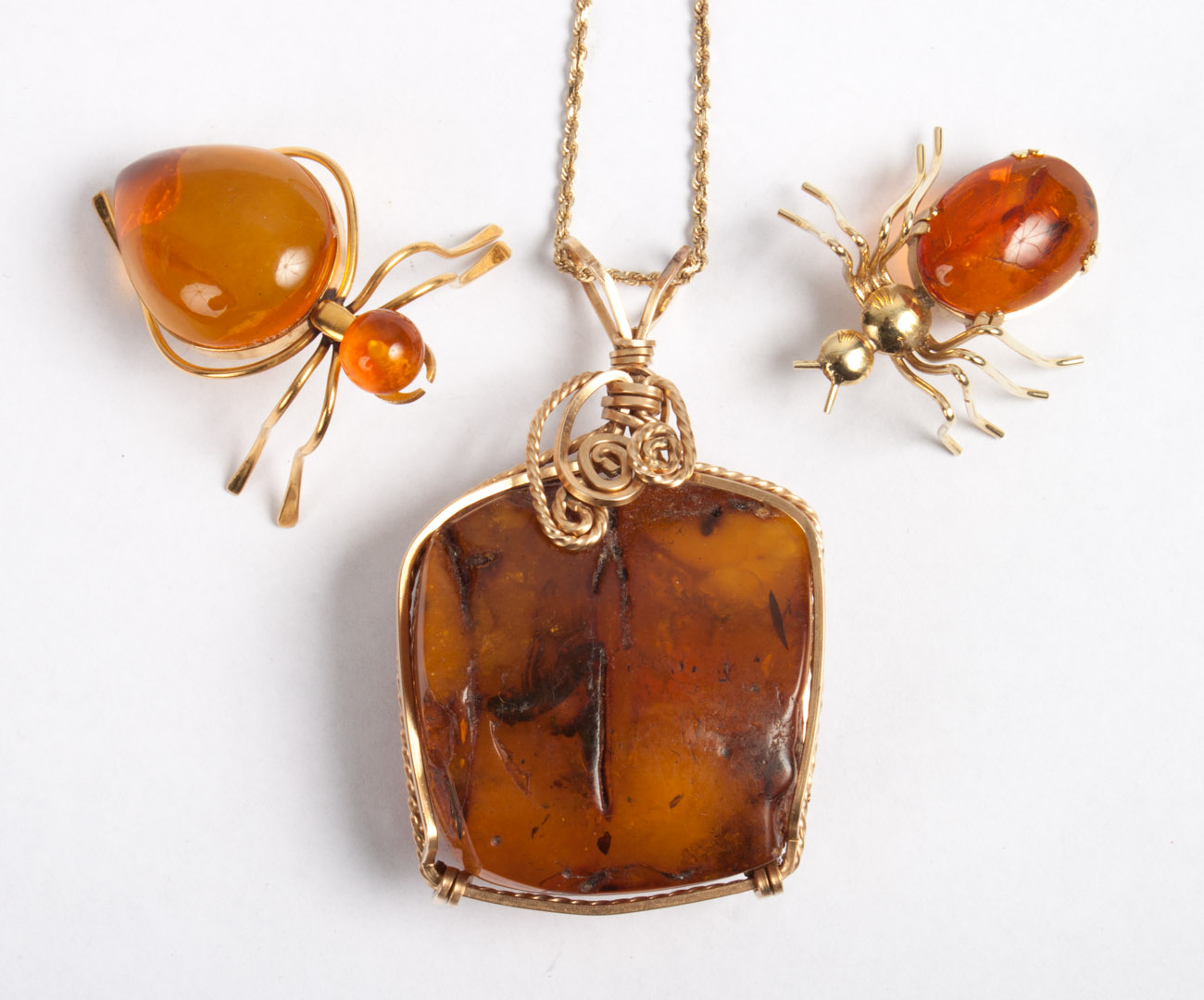 Appraisal: K gold amber necklace and amber pins large gold mounted