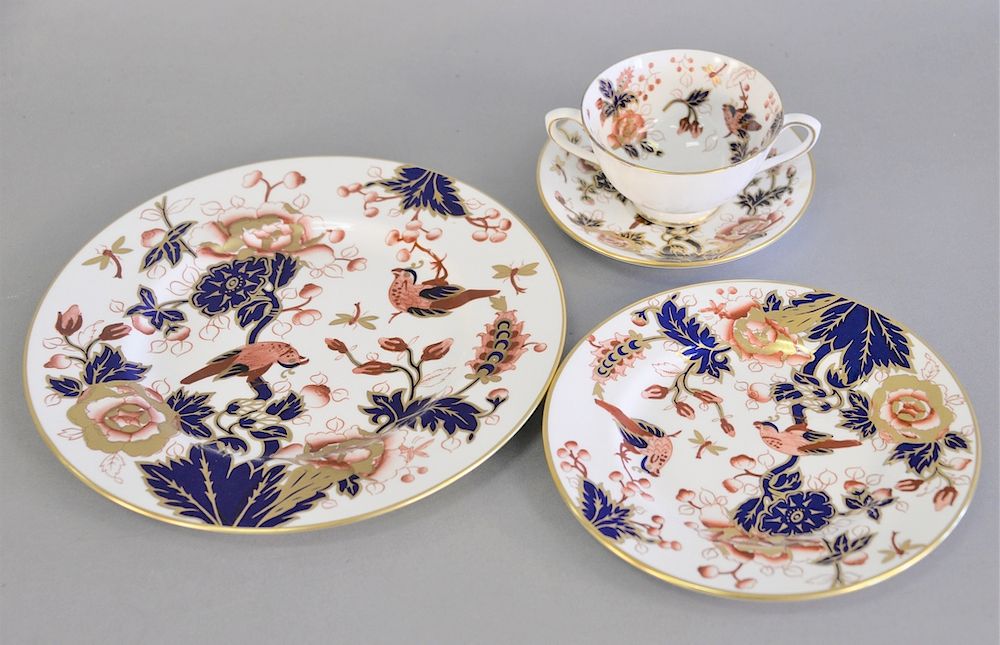 Appraisal: Coalport Hong Kong dinnerware set setting for twelve total pieces