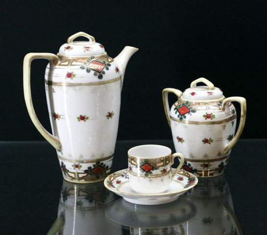 Appraisal: A Nipponware tea service for four people including teapot sucrier