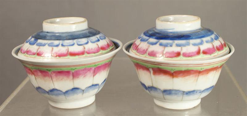 Appraisal: Pr Chinese Export porcelain teacup and saucers both with fluted