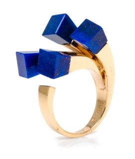 Appraisal: A Yellow Gold and Lapis Lazuli Sculptural Ring dwts A