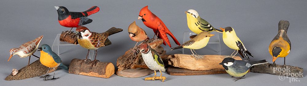 Appraisal: Group of carved and painted birds Group of carved and