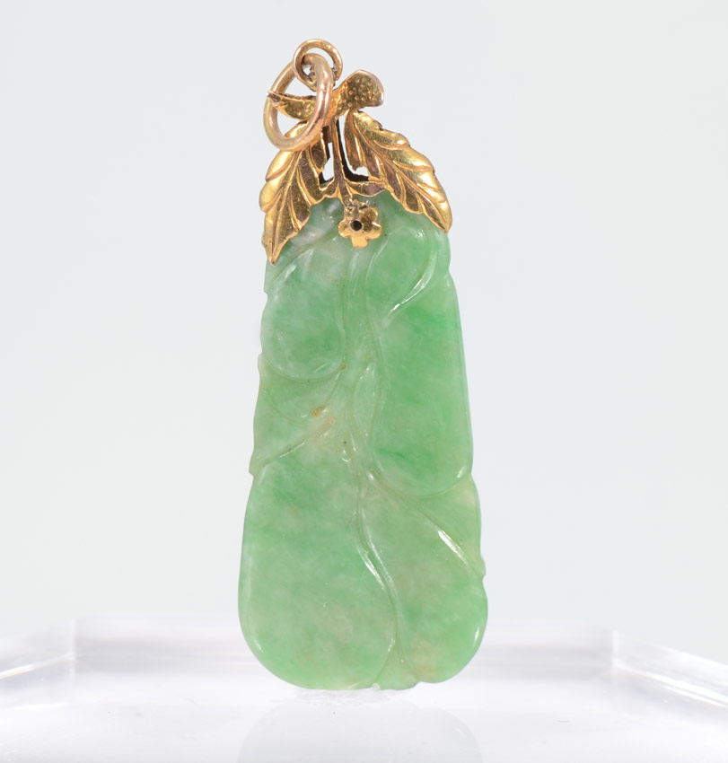 Appraisal: K JADEITE PENDANT K yellow gold pendant mounting with green