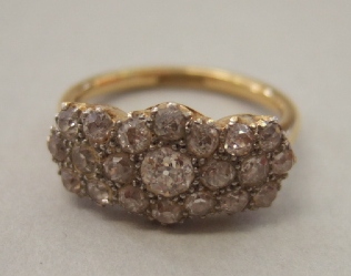 Appraisal: A gold and diamond set ring in a triple cluster