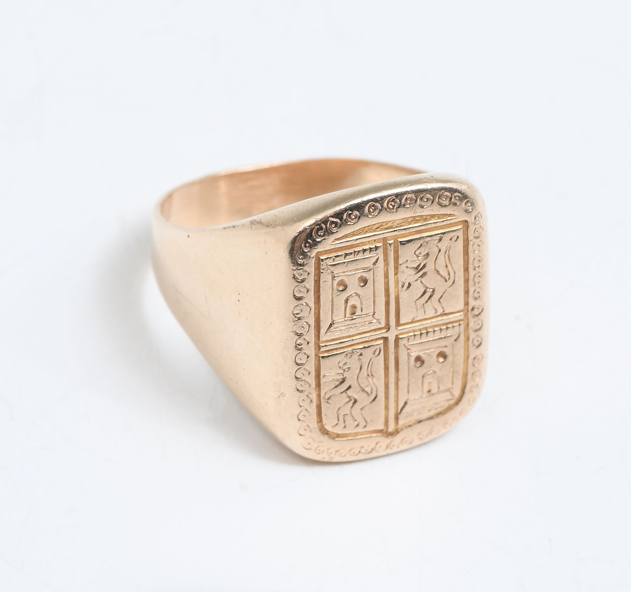 Appraisal: K HERALDRY SIGNET RING Handsome heraldry signet ring reflects a