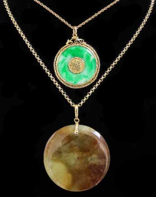 Appraisal: A modern brown agate disc pattern pendant with gold coloured