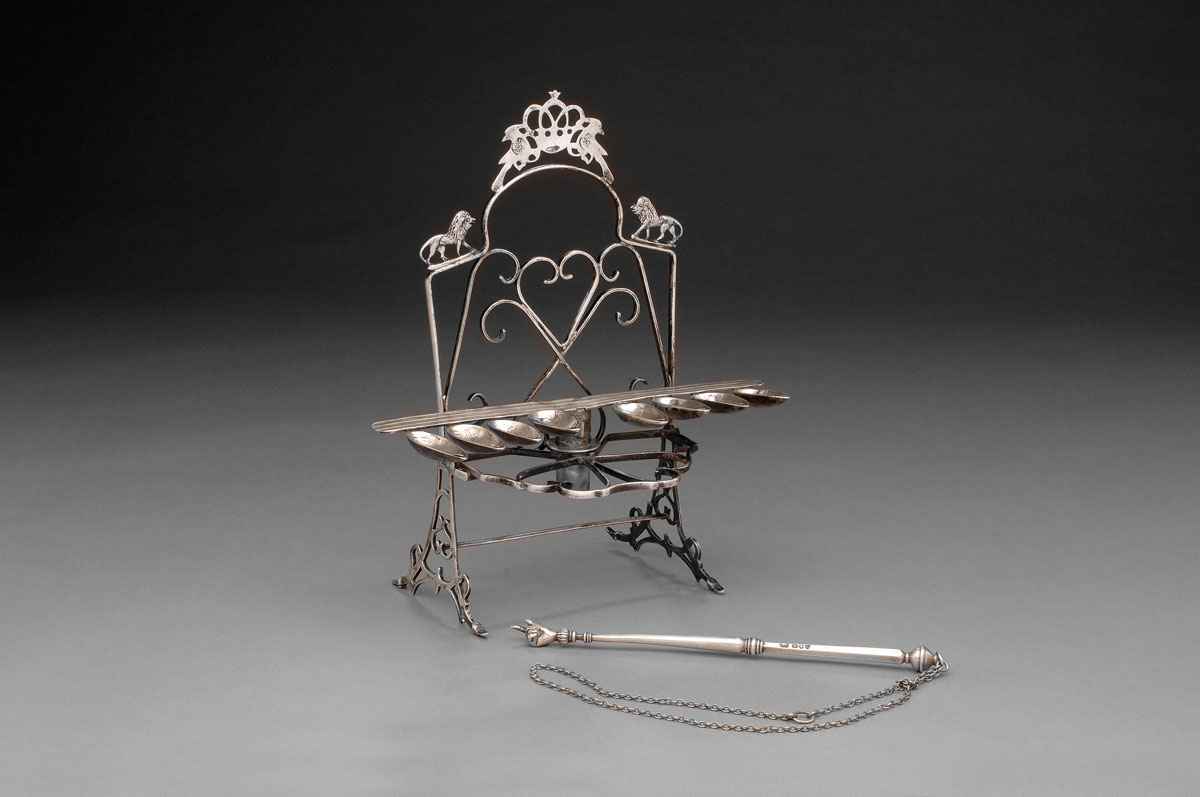 Appraisal: CONTINENTAL SILVER MENORAH AND A YAD TORAH POINTER Th e