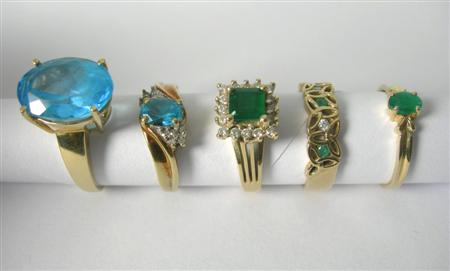 Appraisal: Five assorted gem set rings to include an emerald and