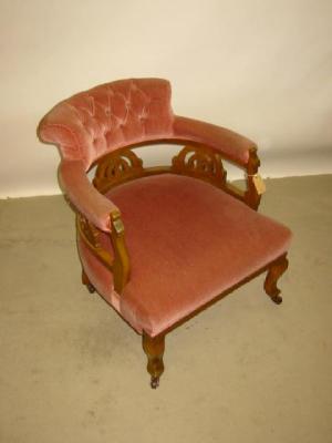 Appraisal: AN EDWARDIAN WALNUT ARMCHAIR of tub form button upholstered in