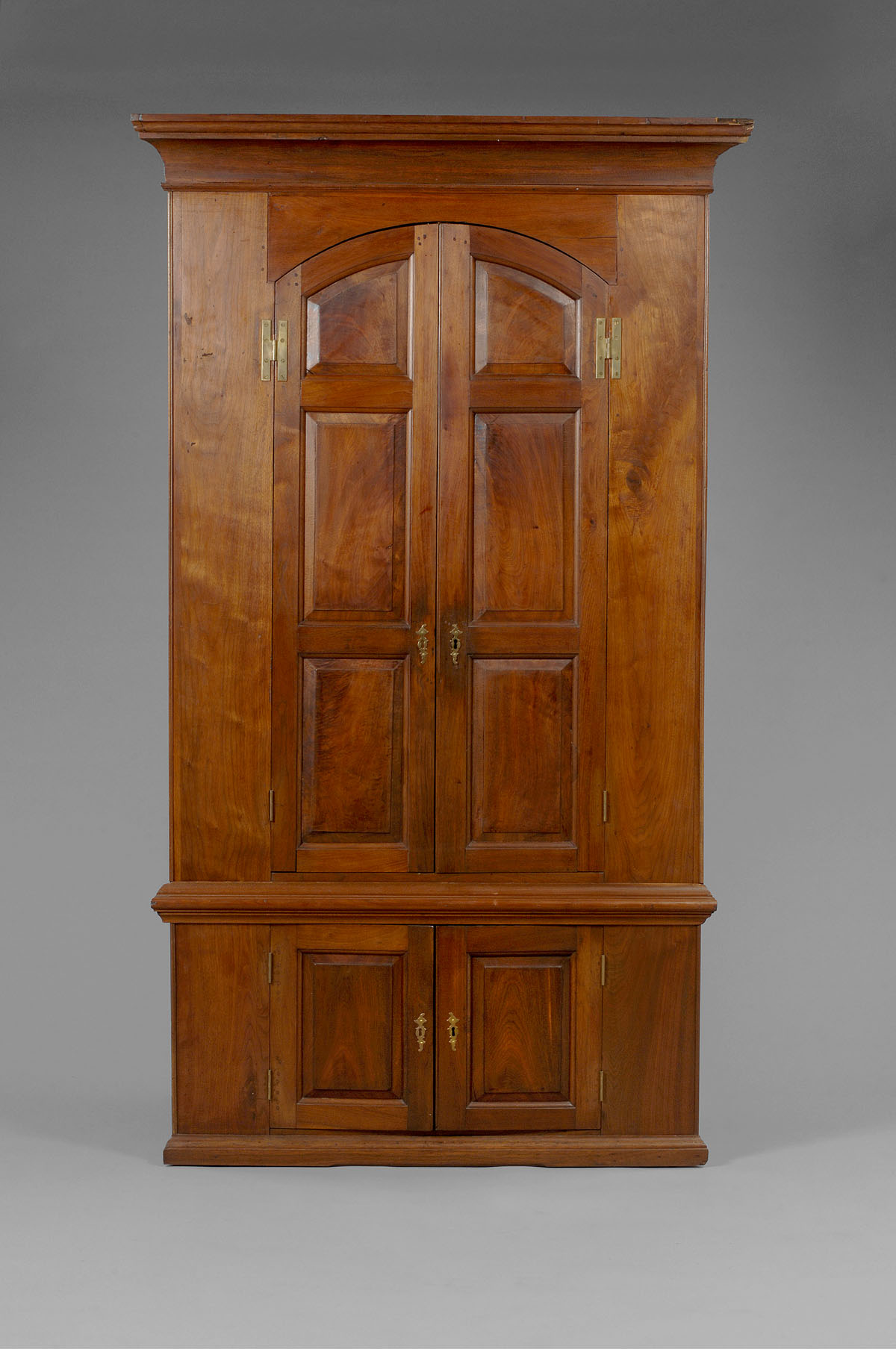 Appraisal: PENNSYLVANIA CHIPPENDALE WALNUT CORNER CUPBOARD In two parts the upper