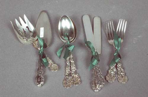 Appraisal: SET OF CUTLERY New York th century Maker's mark Gorham