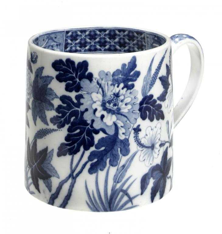 Appraisal: A WEDGWOOD BLUE PRINTED PEARL WARE HIBISCUS PATTERN PORTER MUG