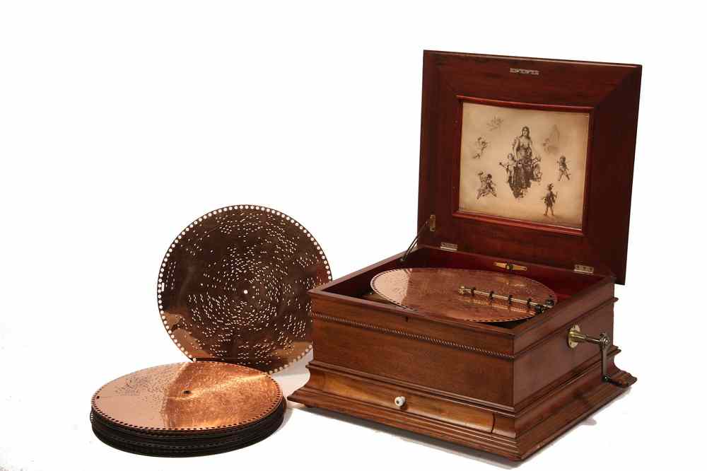 Appraisal: REGINA DISC MUSIC BOX - Mahogany Cased Regina Disc Music