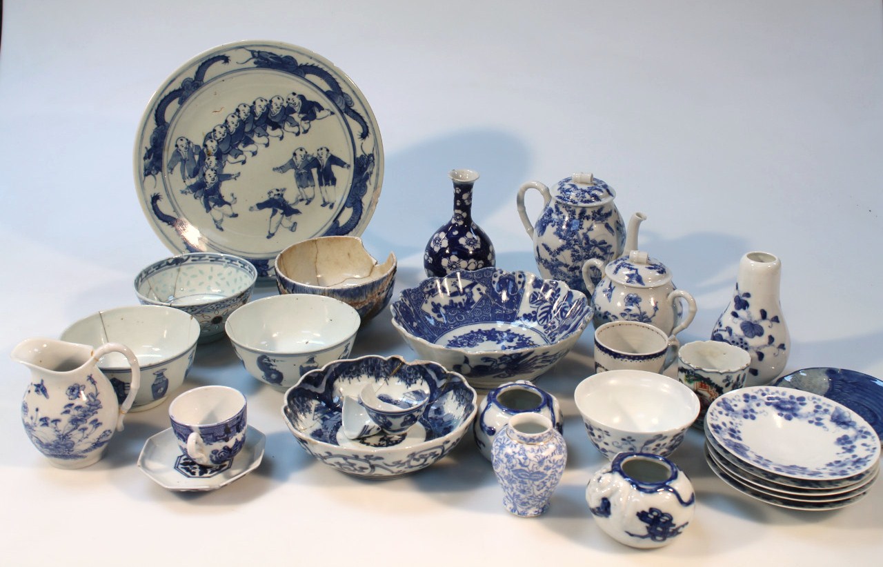 Appraisal: Various thC and later Chinese and Japanese blue and white