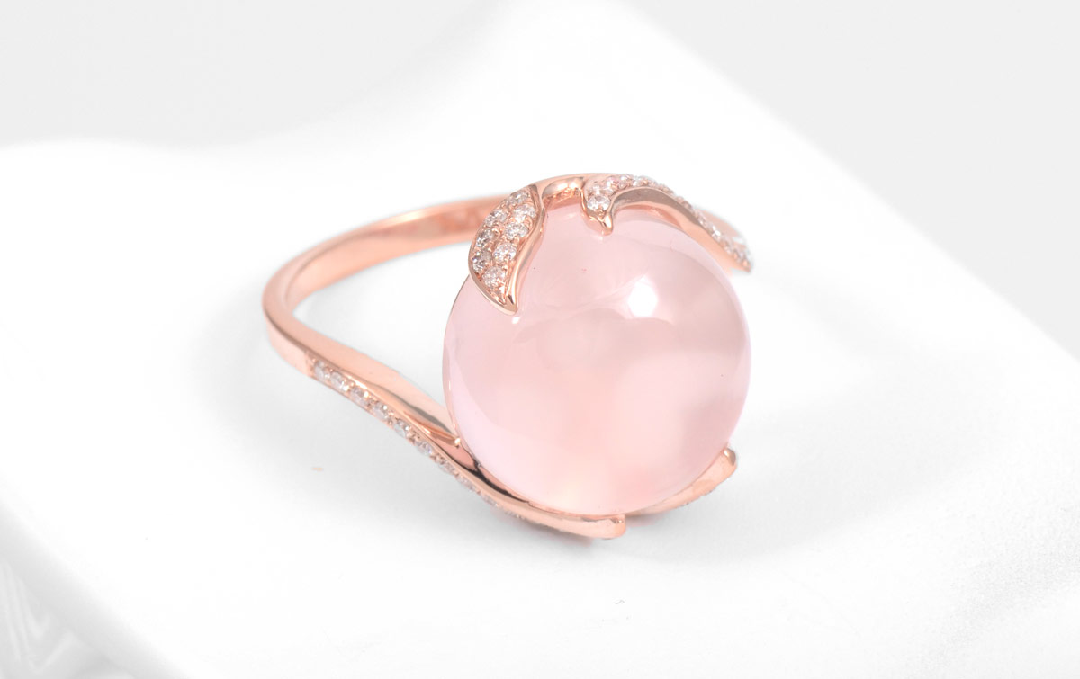 Appraisal: ROSE GOLD ROSE QUARTZ DIAMOND RING K rose gold ring