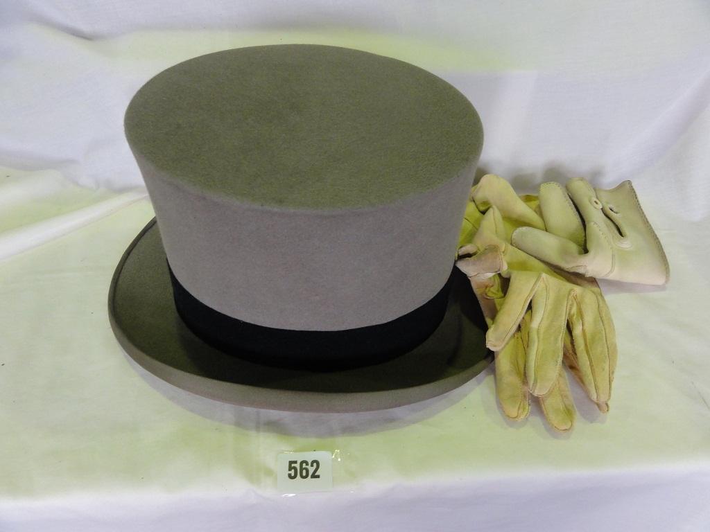 Appraisal: A gentleman's grey felt top hat with two pairs of