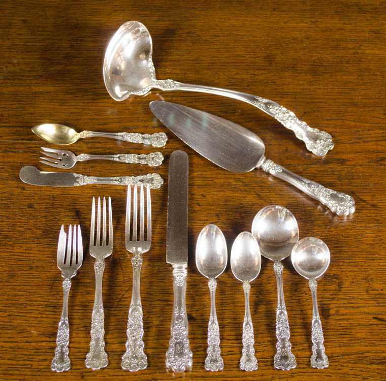 Appraisal: GORHAM BUTTERCUP STERLING SILVER FLATWARE SET one hundred sixty pieces