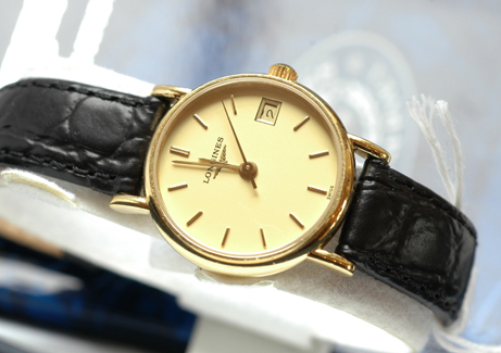 Appraisal: LADIES LONGINES WRISTWATCH SET IN CT GOLD TO BLACK LEATHER