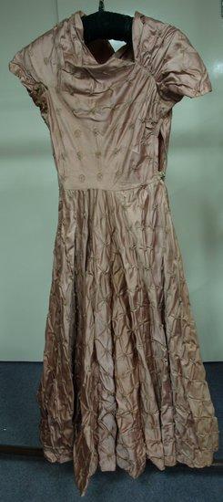 Appraisal: A dusty pink evening dress