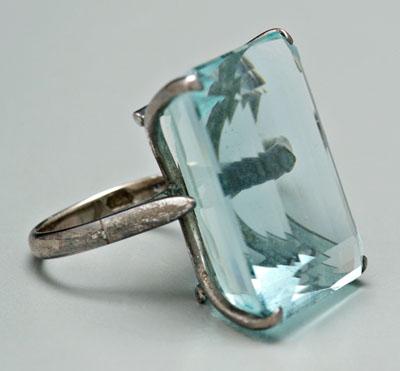 Appraisal: ct aquamarine ring faceted rectangular-cut cts hand constructed kt white