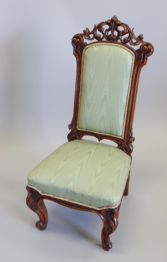 Appraisal: A Victorian walnut nursing chair with a carved pierced back