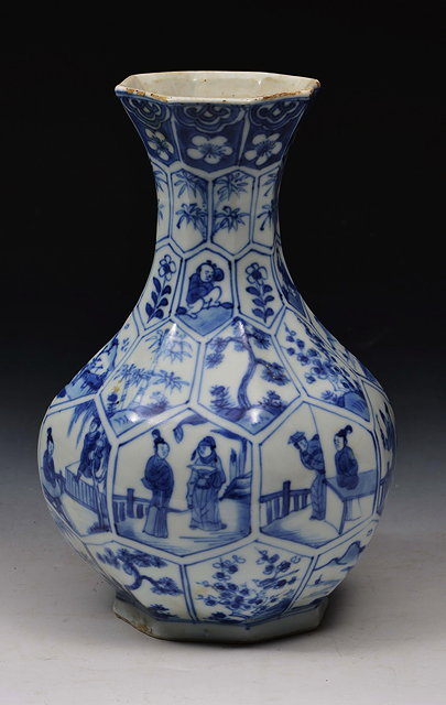 Appraisal: AN ANTIQUE CHINESE BLUE AND WHITE OCTAGONAL BOTTLE VASE decorated