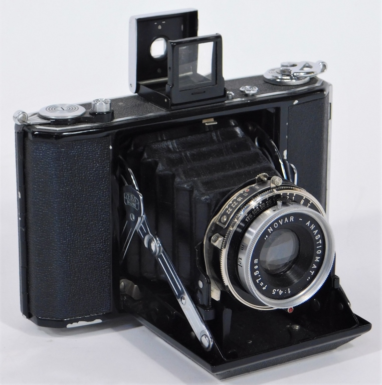 Appraisal: ZEISS IKON IKONTA CAMERA NOVAR ANASTIGMAT Zeiss Ikon Ikonta folding