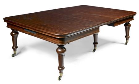 Appraisal: GOOD VICTORIAN MAHOGANY EXTENDING DINING TABLE CIRCA with four leaf