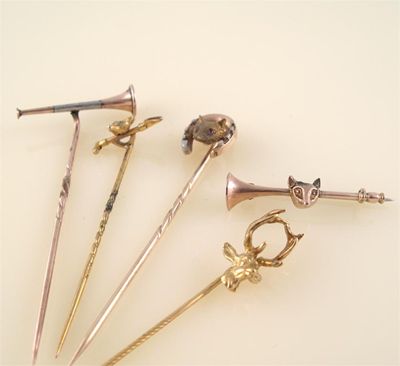 Appraisal: Five assorted gold stick pins all hunting related