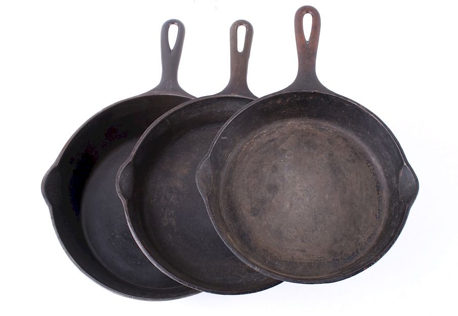 Appraisal: Antique Griswold Wagner Ware Cast Iron Skillets This lot features