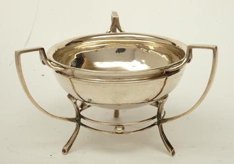 Appraisal: AN EDWARDIAN STERLING SILVER THREE HANDLED CENTRE BOWL