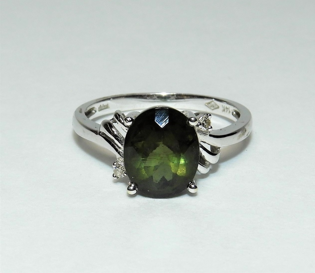 Appraisal: K WHITE GOLD SIMULATED EMERALD LADY'S RING ContemporaryOval cut simulated