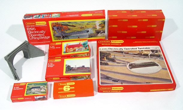 Appraisal: Collection of boxed Hornby Railways gauge items including an electric