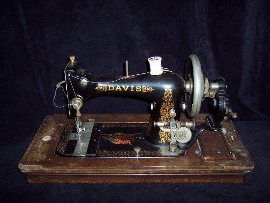 Appraisal: A Davis Company sewing machine complete with case cm wide